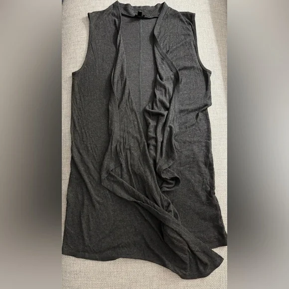 CABLE & GAUGE DARK GREY THIN KNIT VEST - Picture 14 of 16